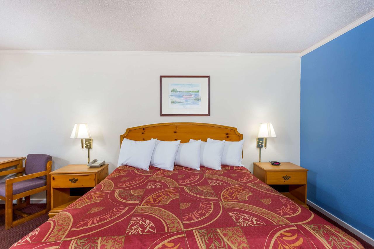 Days Inn By Wyndham Summerton מראה חיצוני תמונה