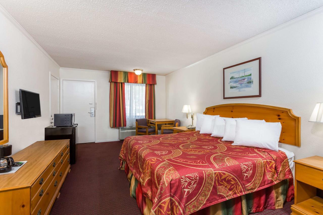 Days Inn By Wyndham Summerton מראה חיצוני תמונה