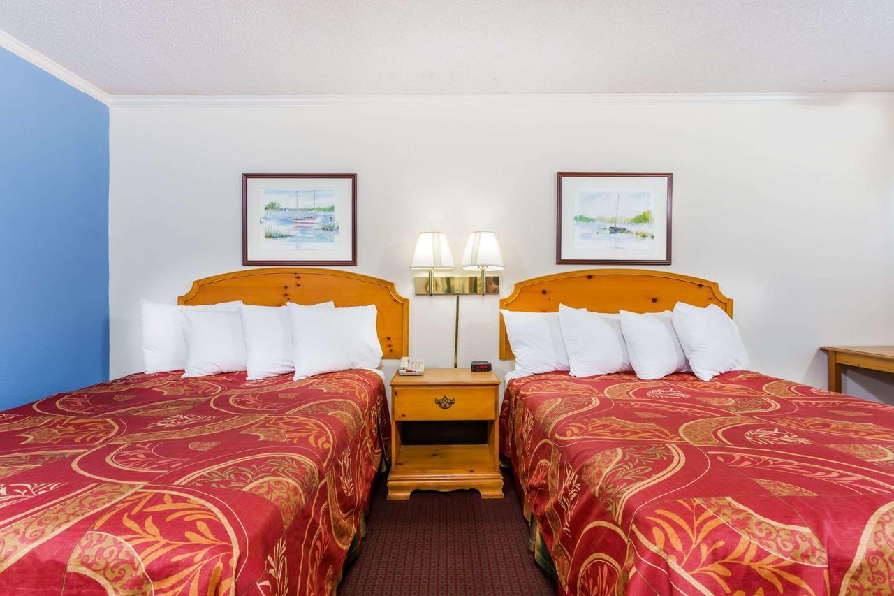Days Inn By Wyndham Summerton מראה חיצוני תמונה